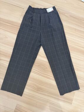 Women’s Uniqlo Gray Windowpane Wideleg Dress Pants. Size M